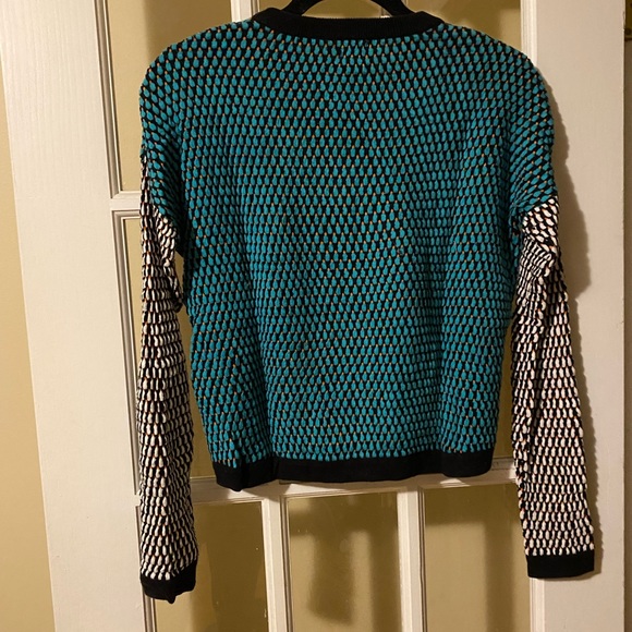 ASOS lightweight cropped sweater with contrasting sleeve - Picture 2 of 3